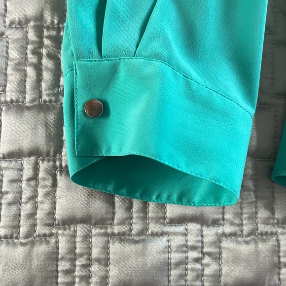 Beautiful Bebe Top 💎 - Picture 3 of 12